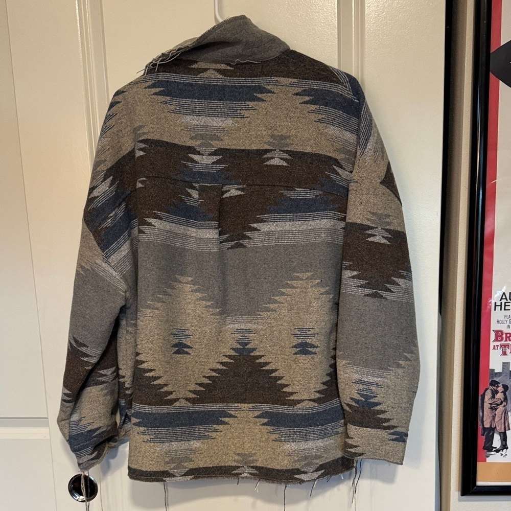 Patterned Gray Jacket - Picture 7 of 9
